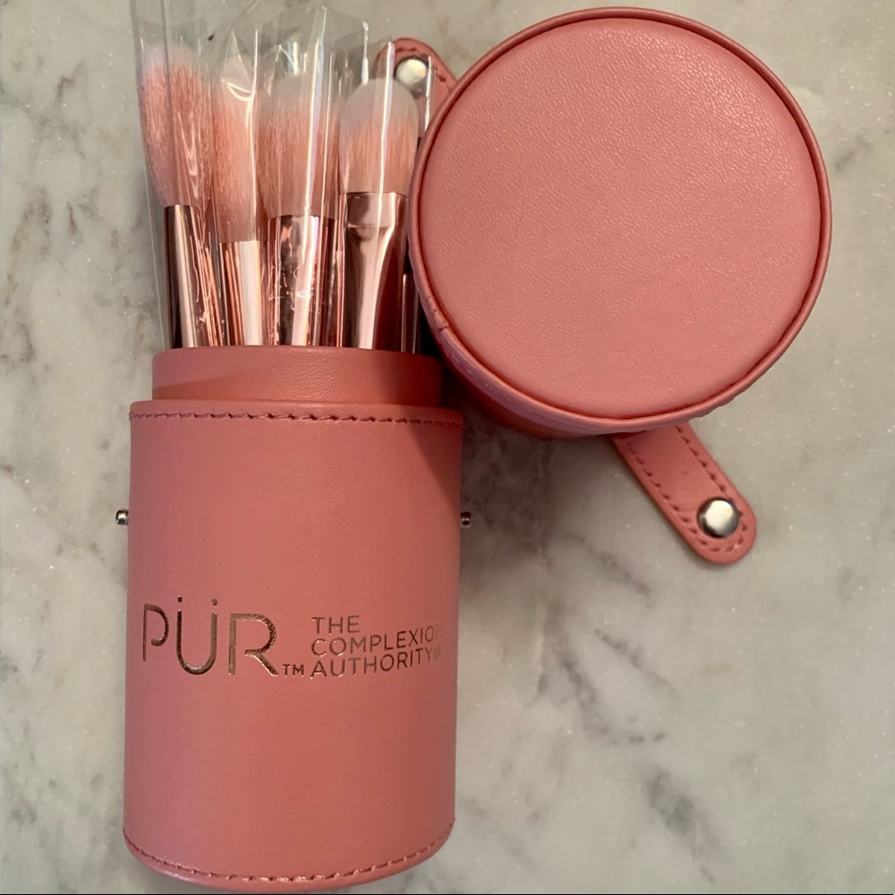 NWT PÜR Signature Travel Essentials 12-Piece Cruelty-Free Brush Set with Case